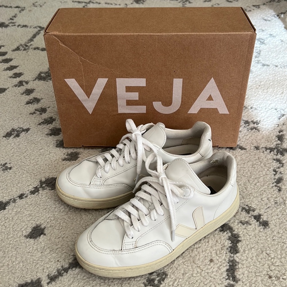 VEJA women’s sneaker